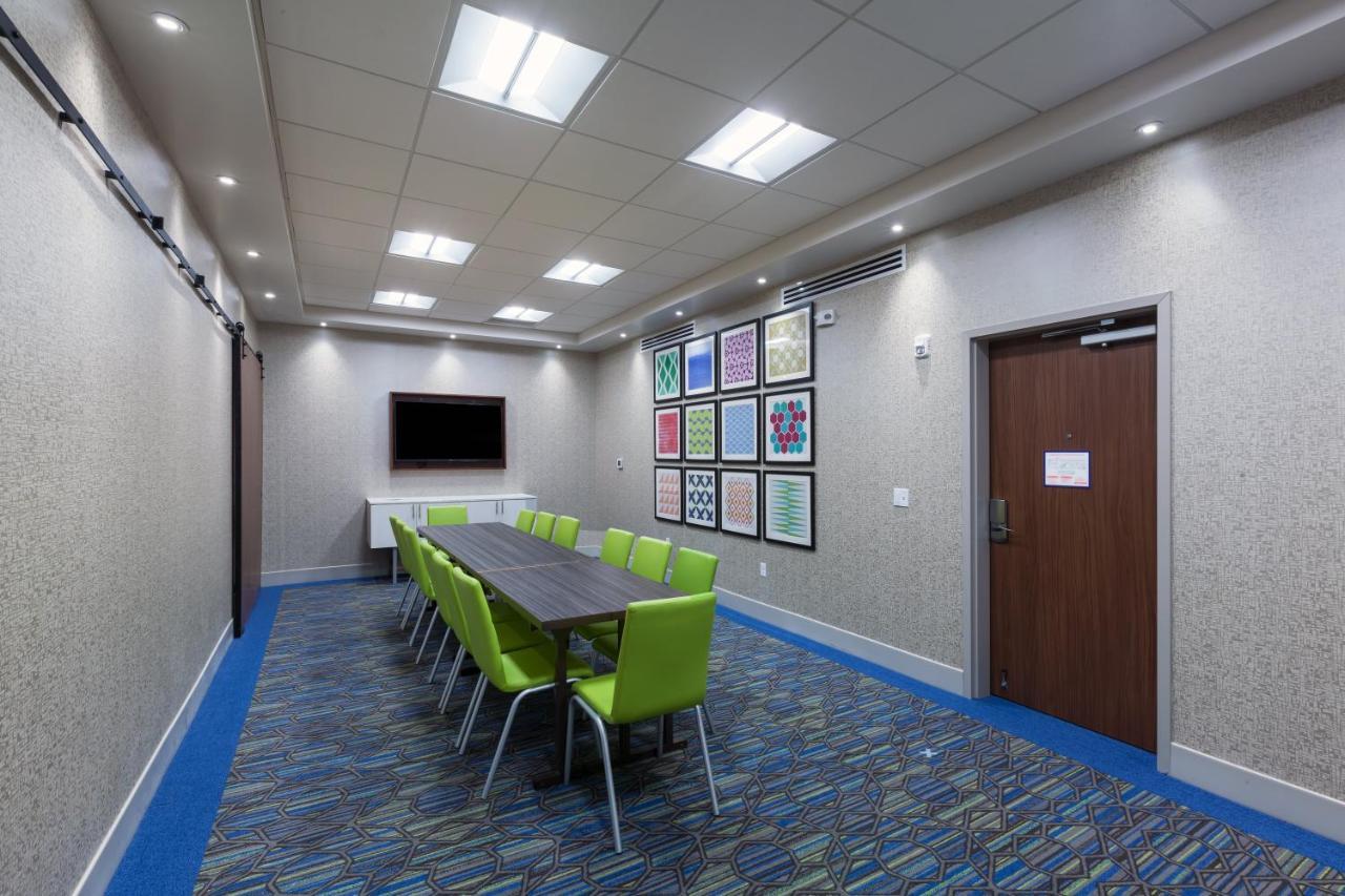 Holiday Inn Express & Suites Tulsa South - Woodland Hills By Ihg Dış mekan fotoğraf