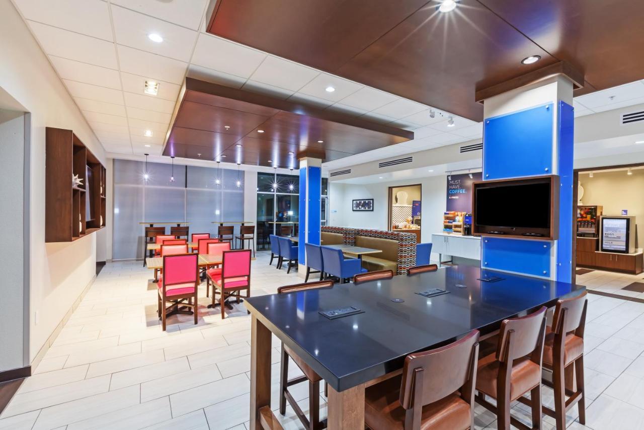 Holiday Inn Express & Suites Tulsa South - Woodland Hills By Ihg Dış mekan fotoğraf