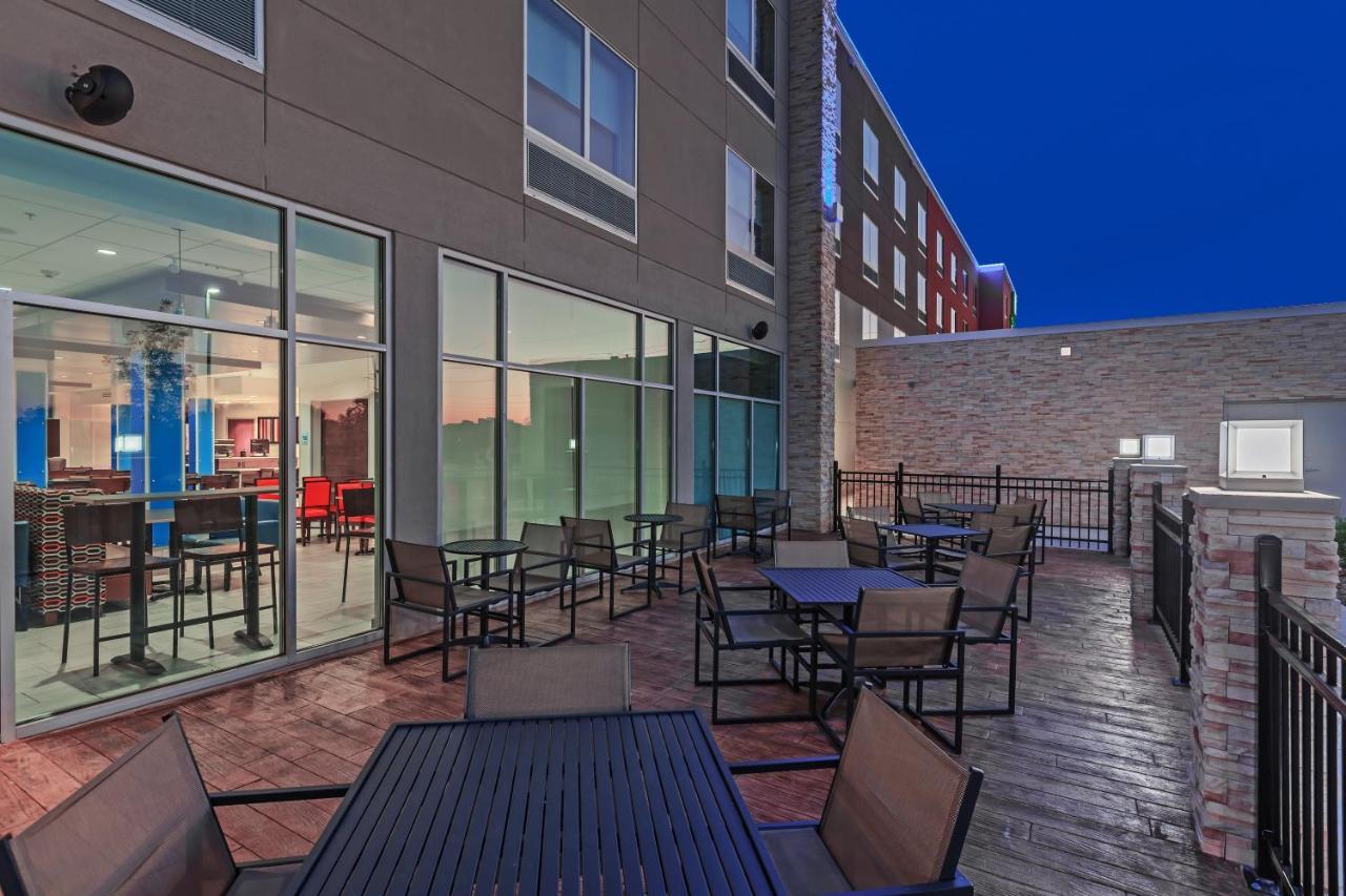 Holiday Inn Express & Suites Tulsa South - Woodland Hills By Ihg Dış mekan fotoğraf