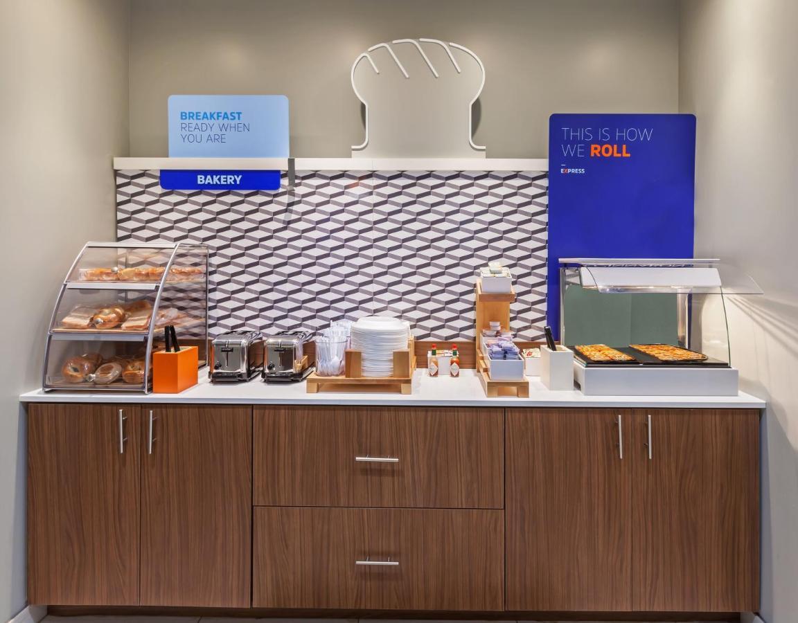 Holiday Inn Express & Suites Tulsa South - Woodland Hills By Ihg Dış mekan fotoğraf